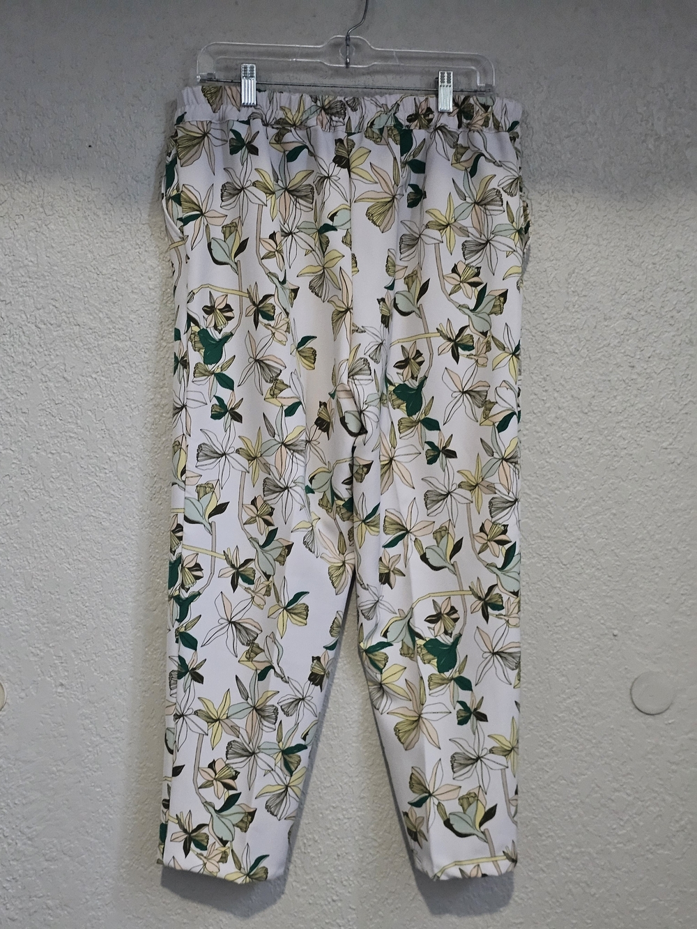 Liz Claiborne White Floral Ankle Pants - Picture 8 of 8